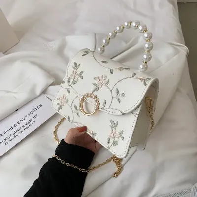 LACE EMBROIDERED PEARL BAG 